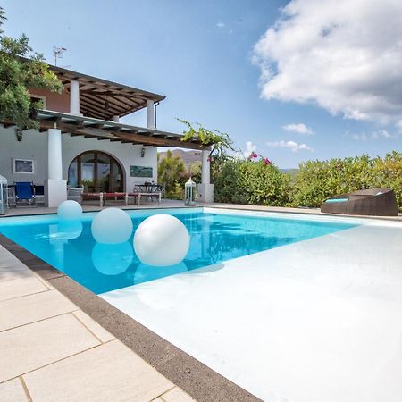 Sealight Villa Lipari - Vista E Piscina ภายนอก รูปภาพ