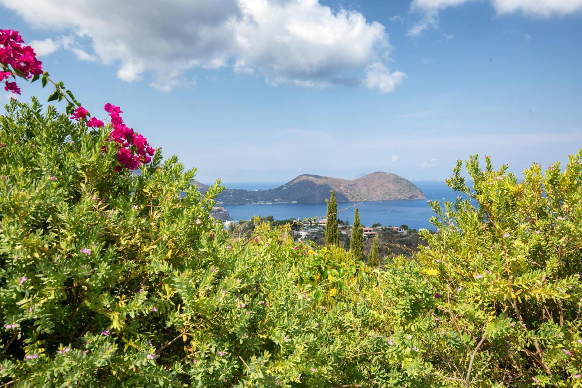 Sealight Villa Lipari - Vista E Piscina ภายนอก รูปภาพ