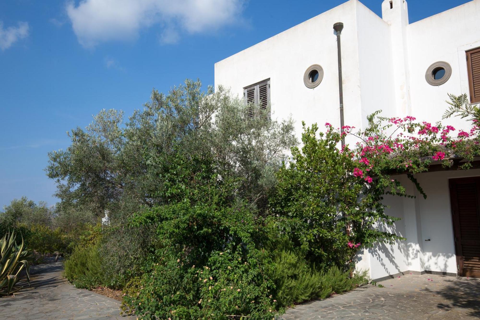 Sealight Villa Lipari - Vista E Piscina ภายนอก รูปภาพ