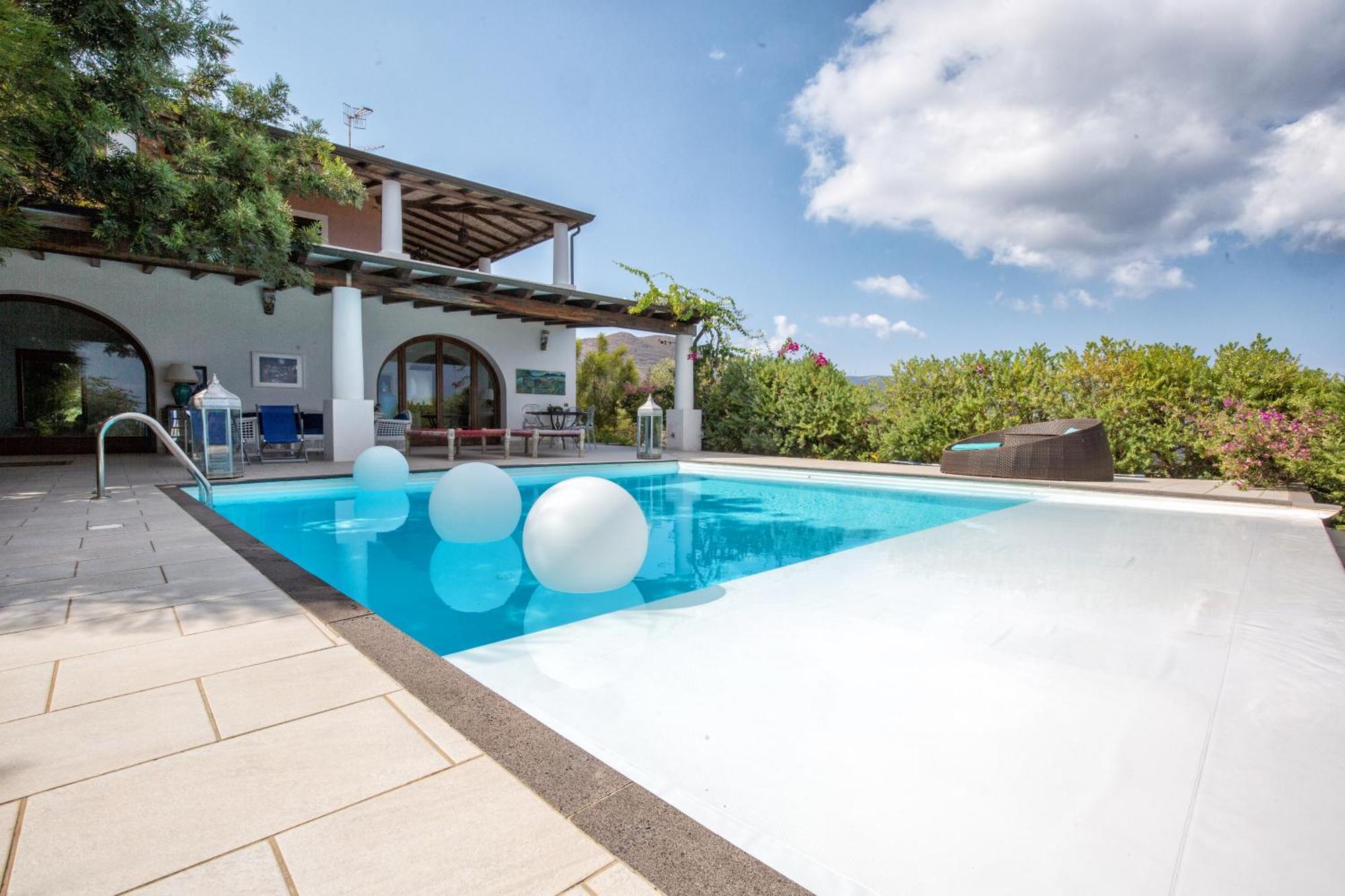 Sealight Villa Lipari - Vista E Piscina ภายนอก รูปภาพ