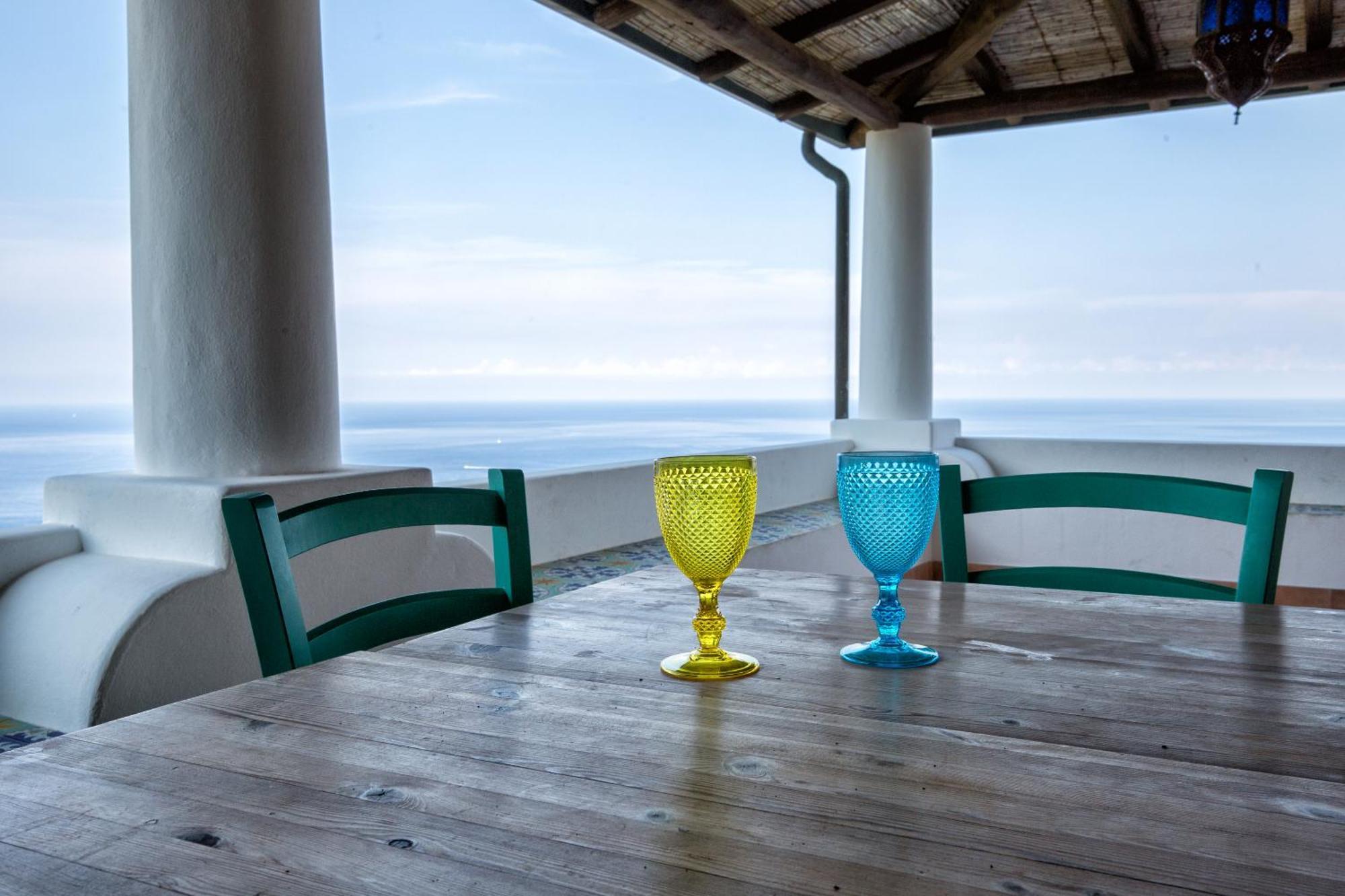 Sealight Villa Lipari - Vista E Piscina ภายนอก รูปภาพ
