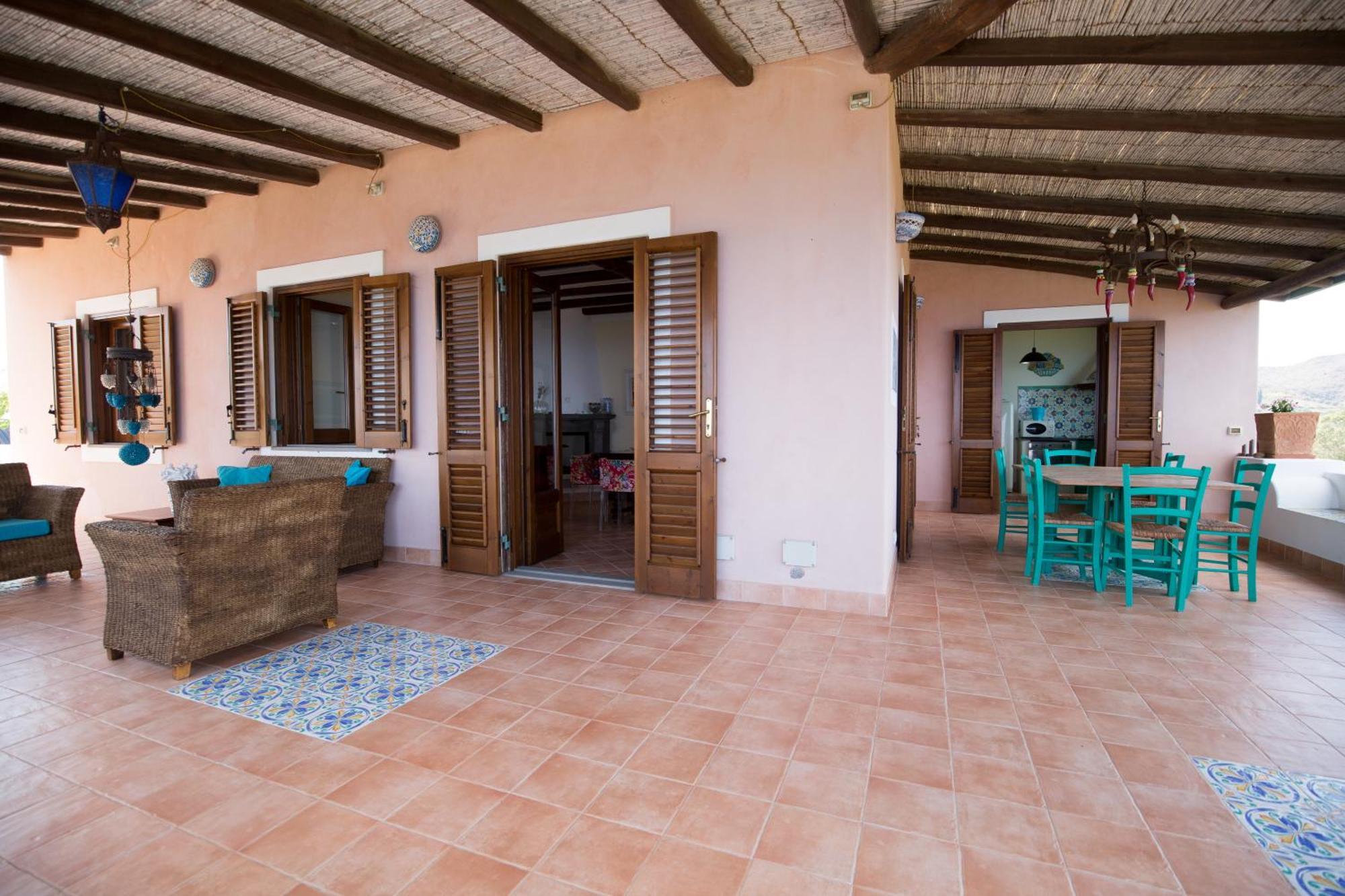 Sealight Villa Lipari - Vista E Piscina ภายนอก รูปภาพ